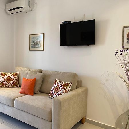 George Apartments Himare Exterior photo
