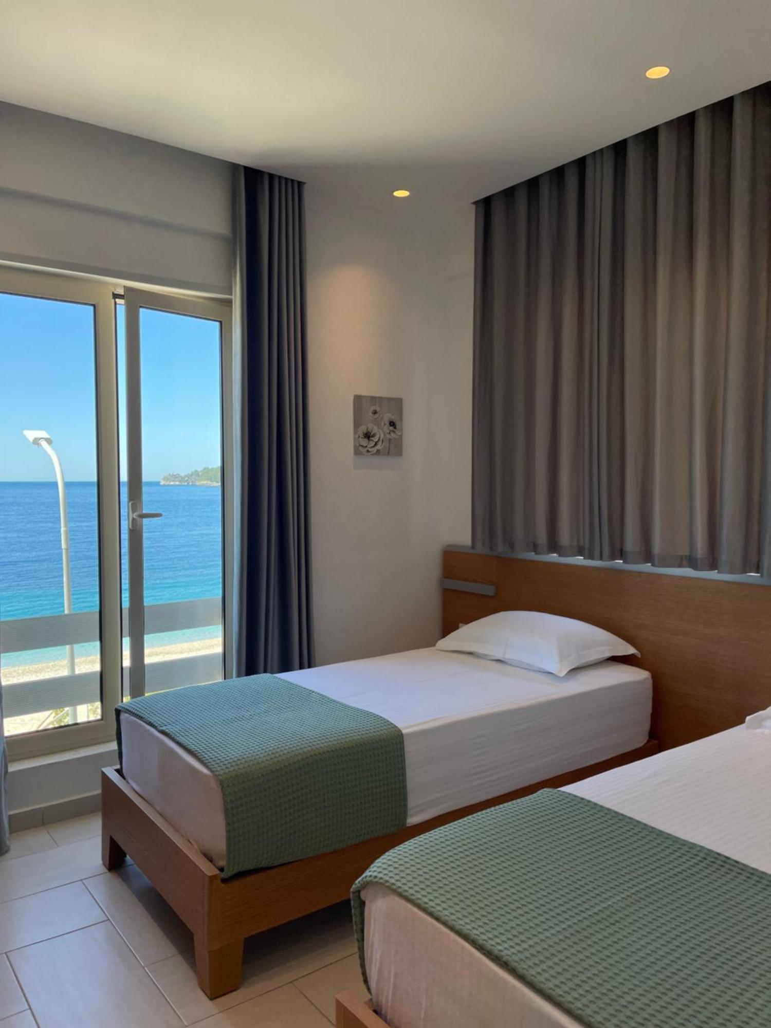 George Apartments Himare Exterior photo