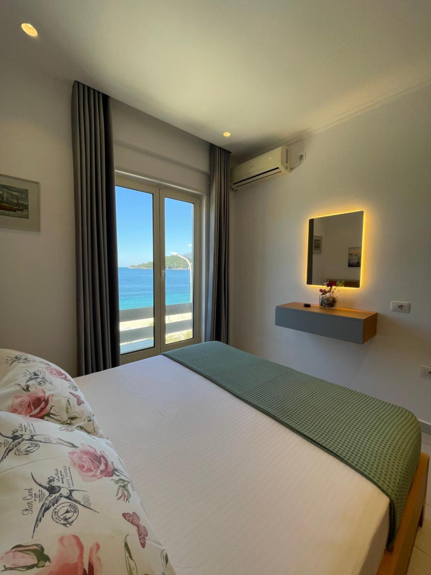 George Apartments Himare Exterior photo