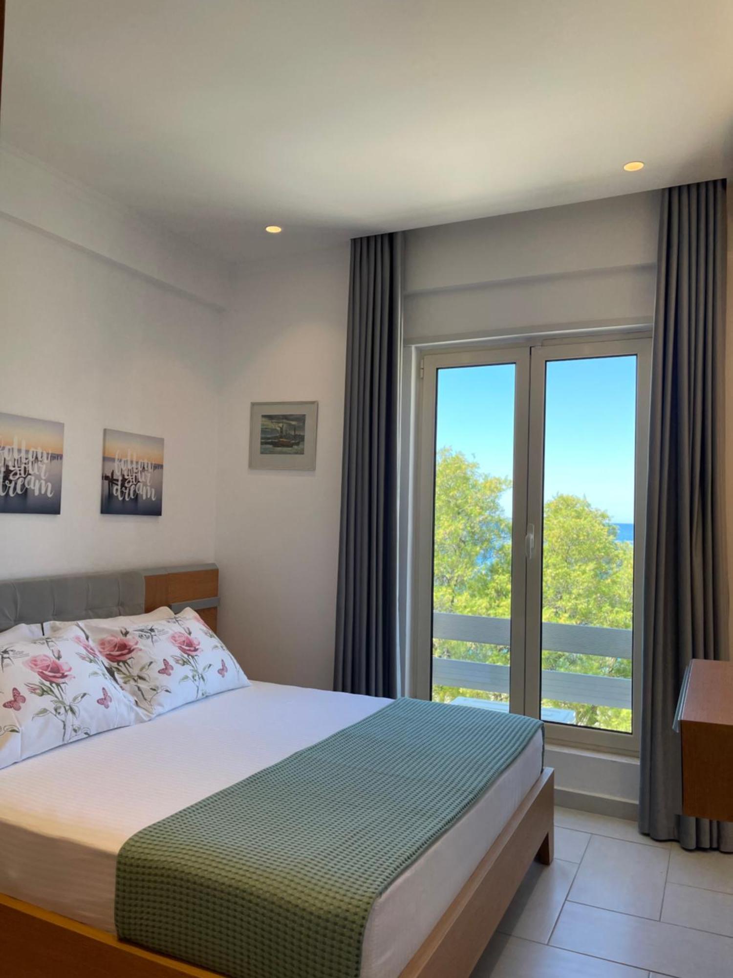 George Apartments Himare Exterior photo