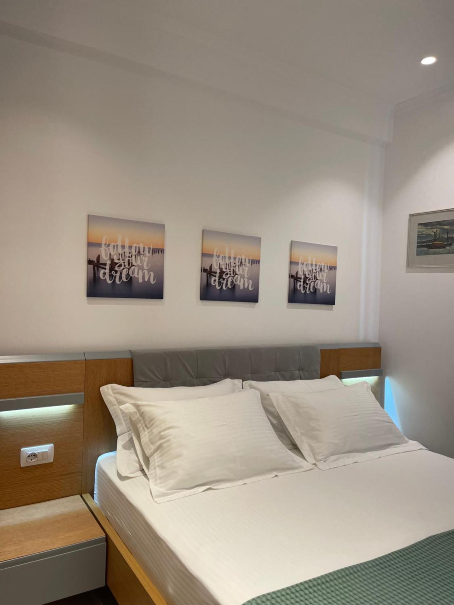 George Apartments Himare Exterior photo