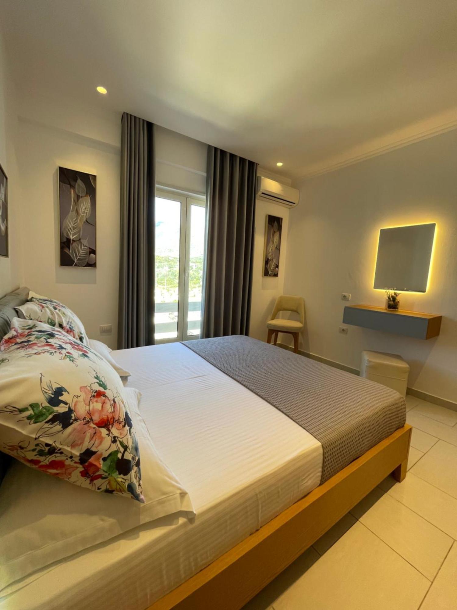 George Apartments Himare Exterior photo