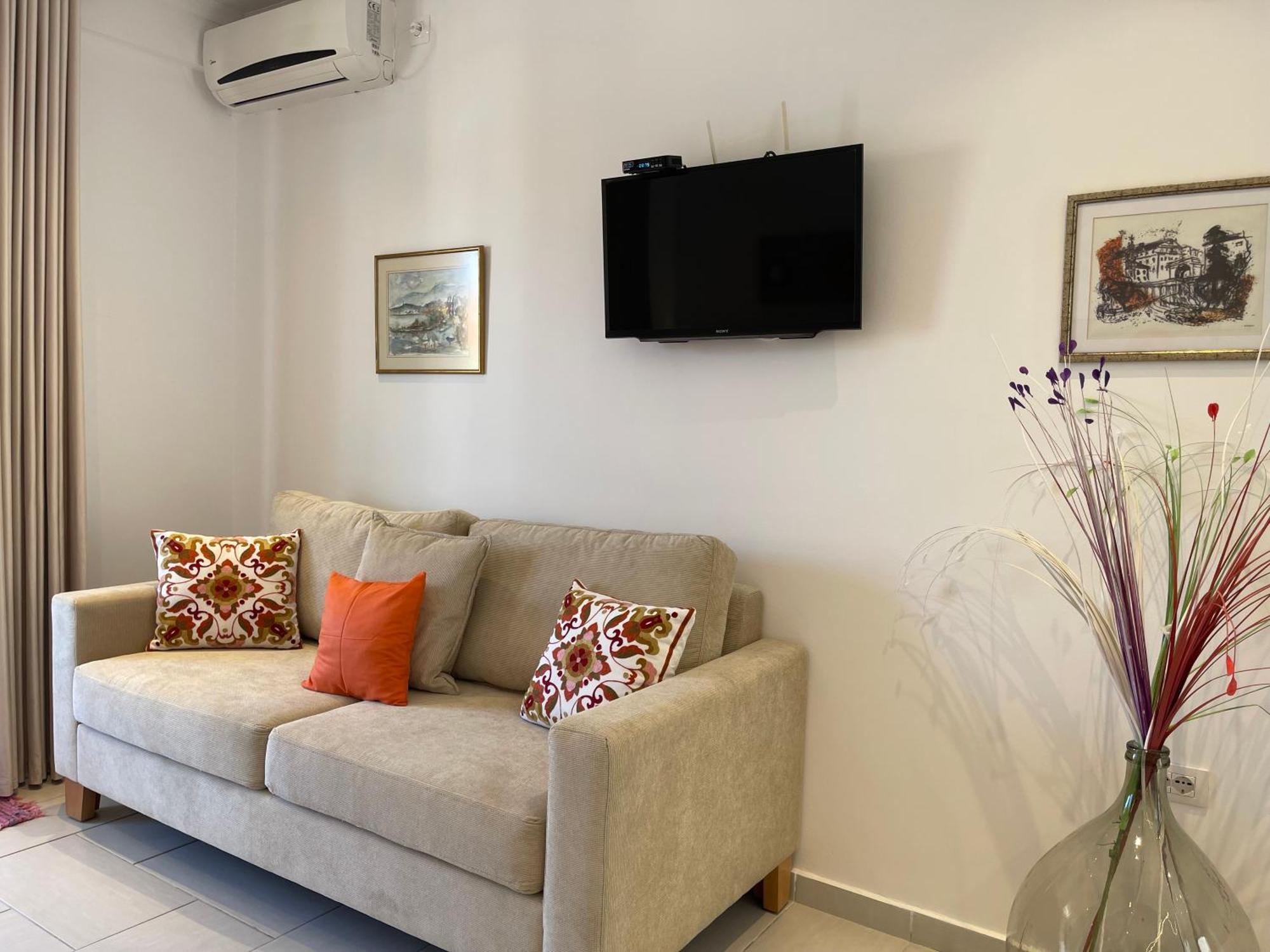 George Apartments Himare Exterior photo