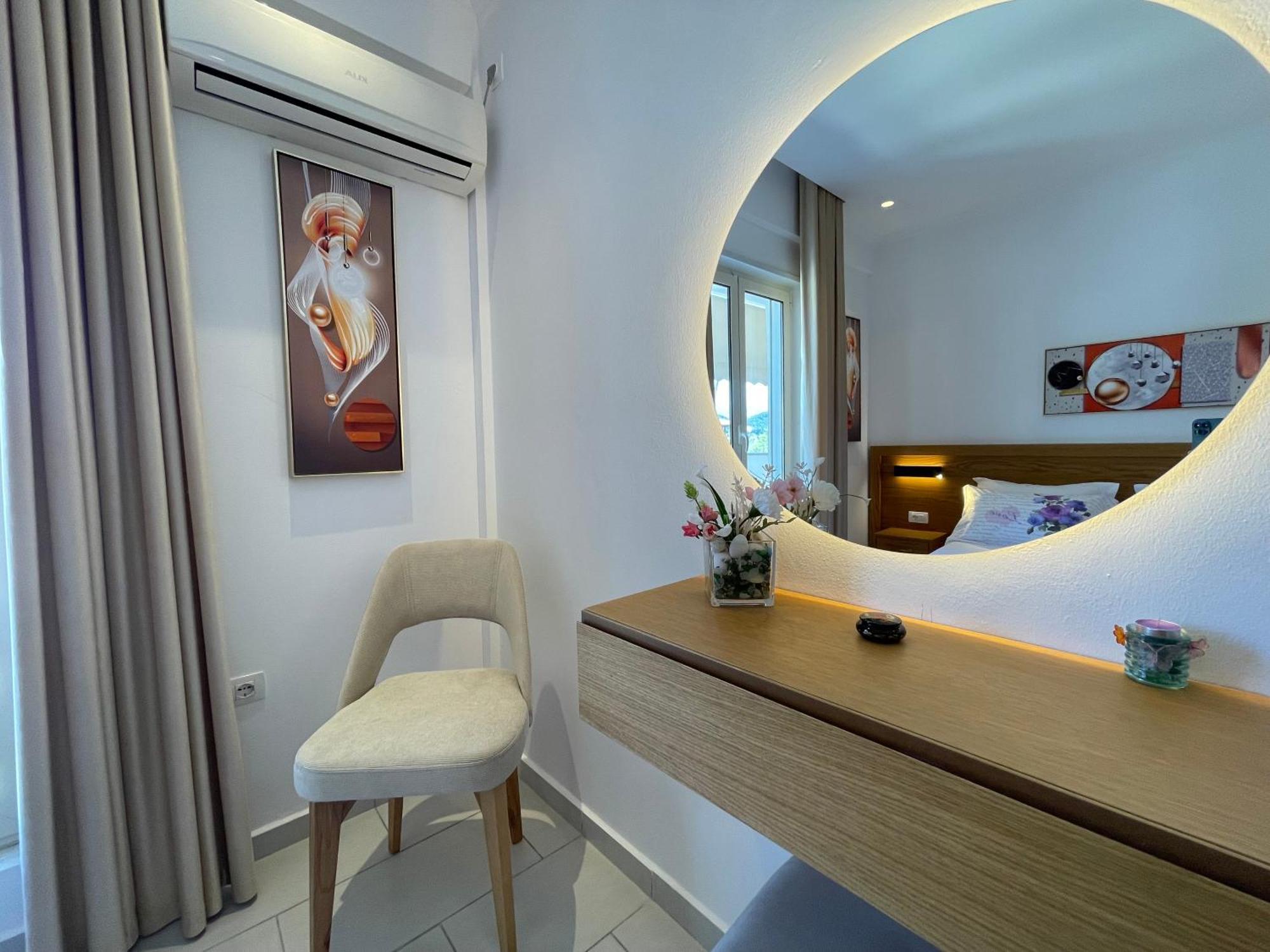 George Apartments Himare Exterior photo