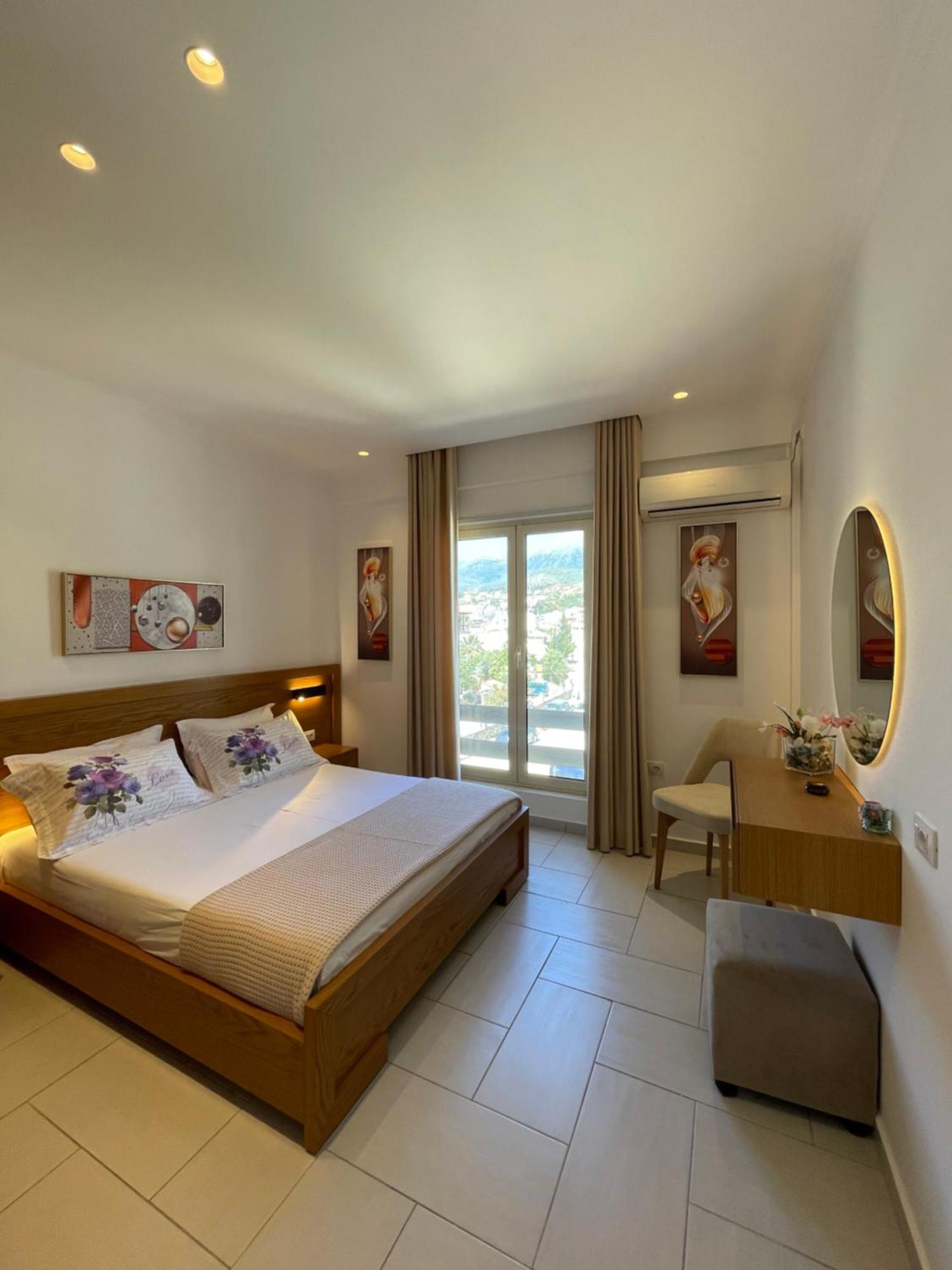 George Apartments Himare Exterior photo