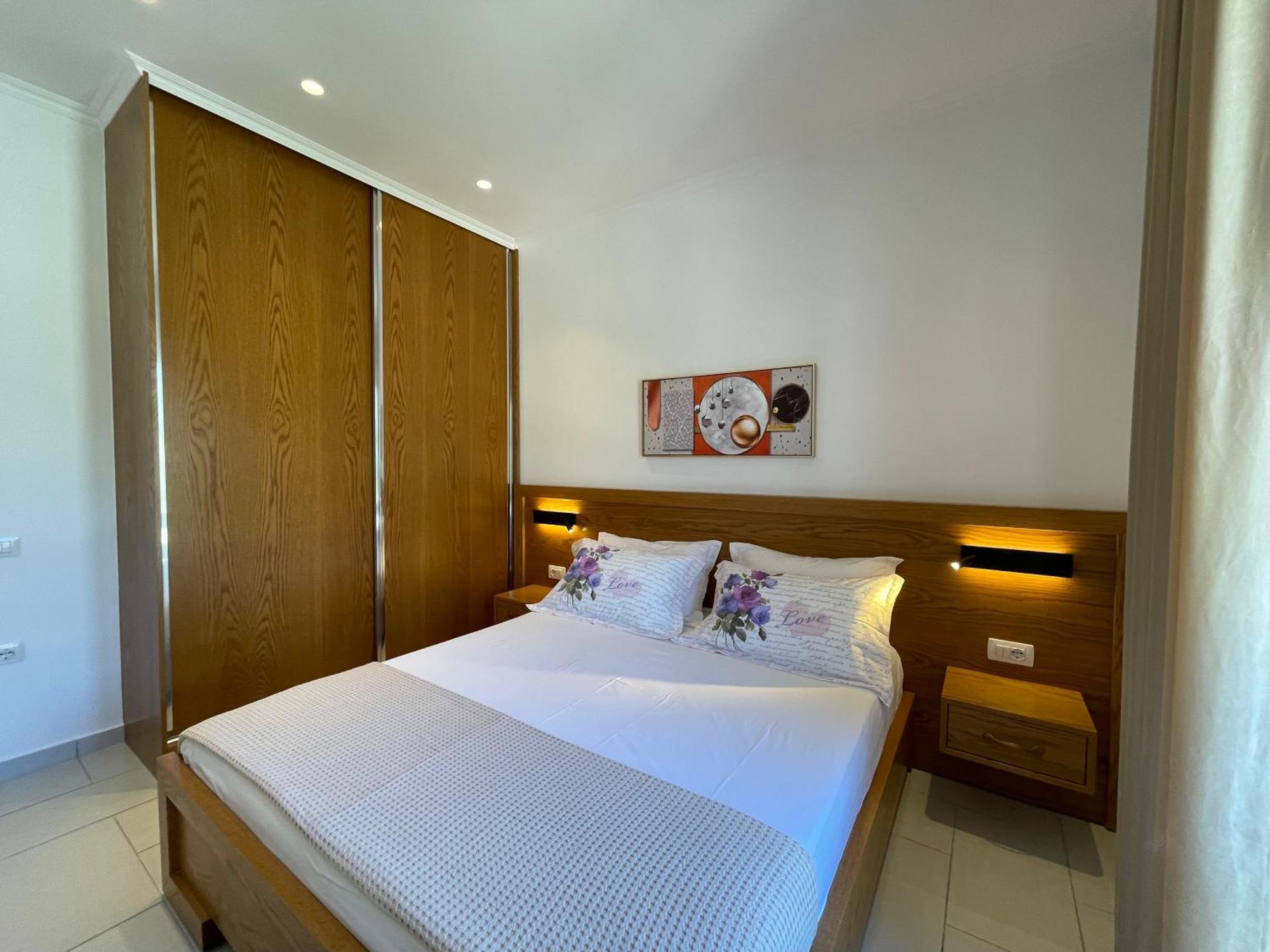 George Apartments Himare Exterior photo