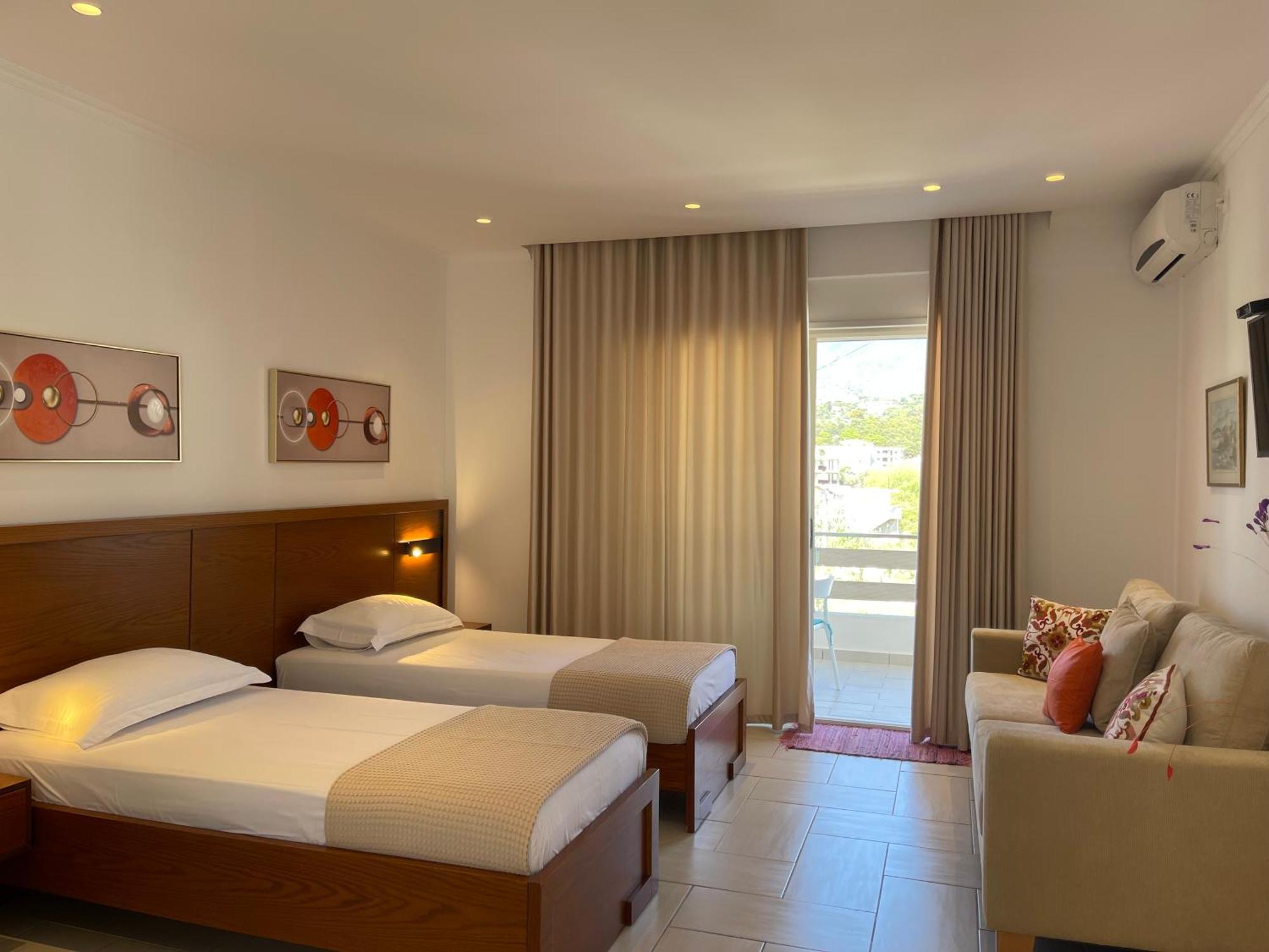 George Apartments Himare Exterior photo