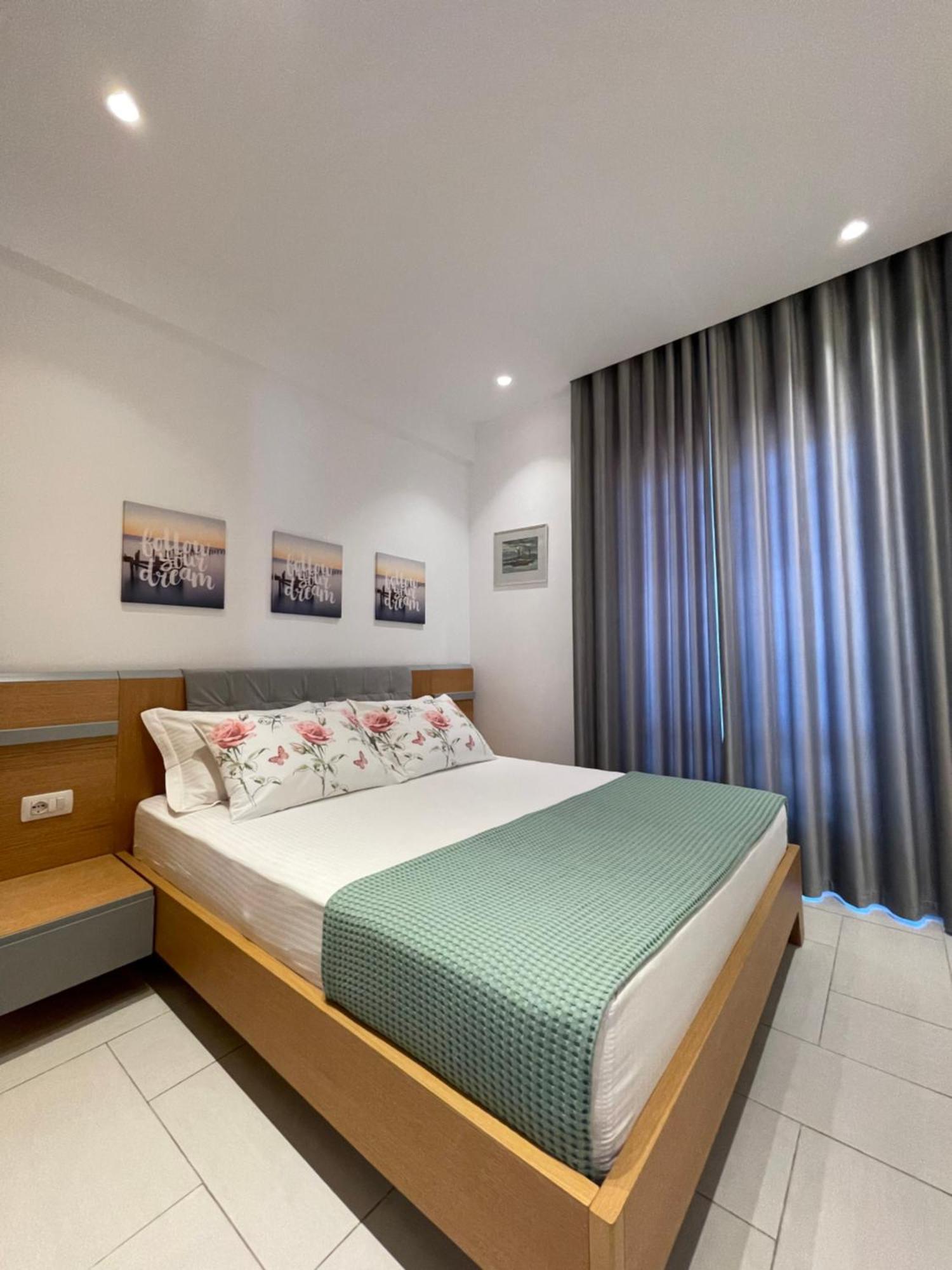 George Apartments Himare Exterior photo