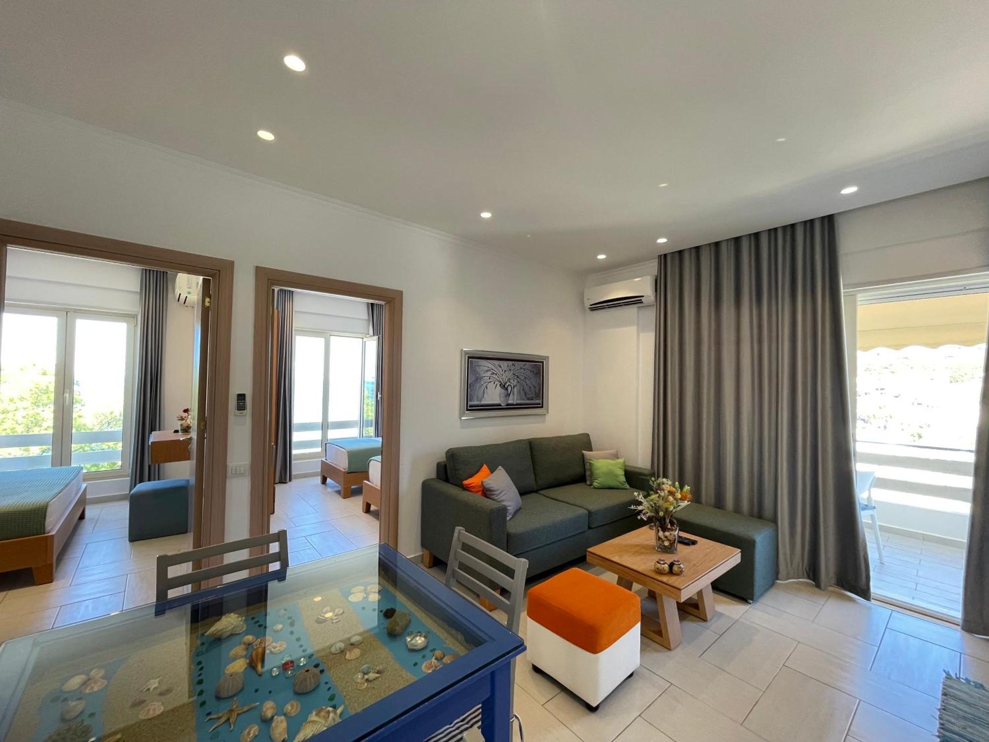 George Apartments Himare Exterior photo