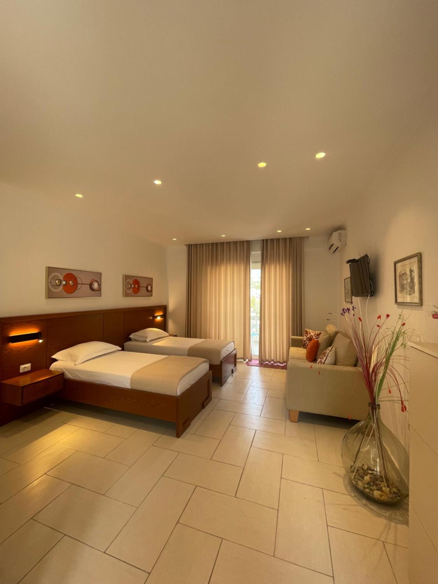George Apartments Himare Exterior photo