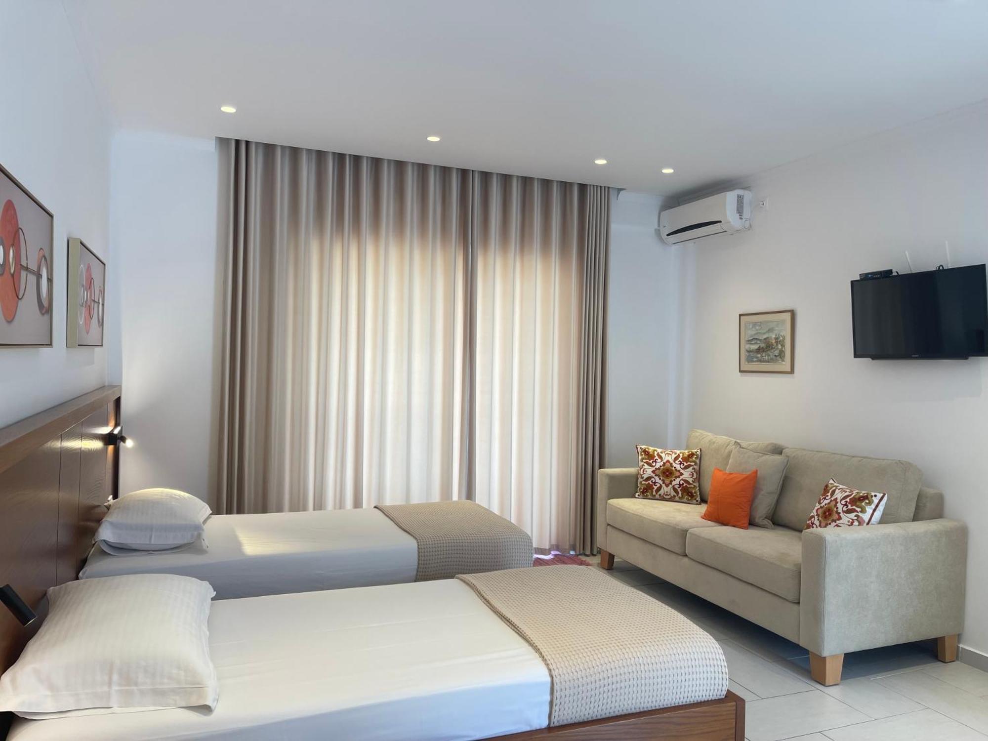 George Apartments Himare Exterior photo