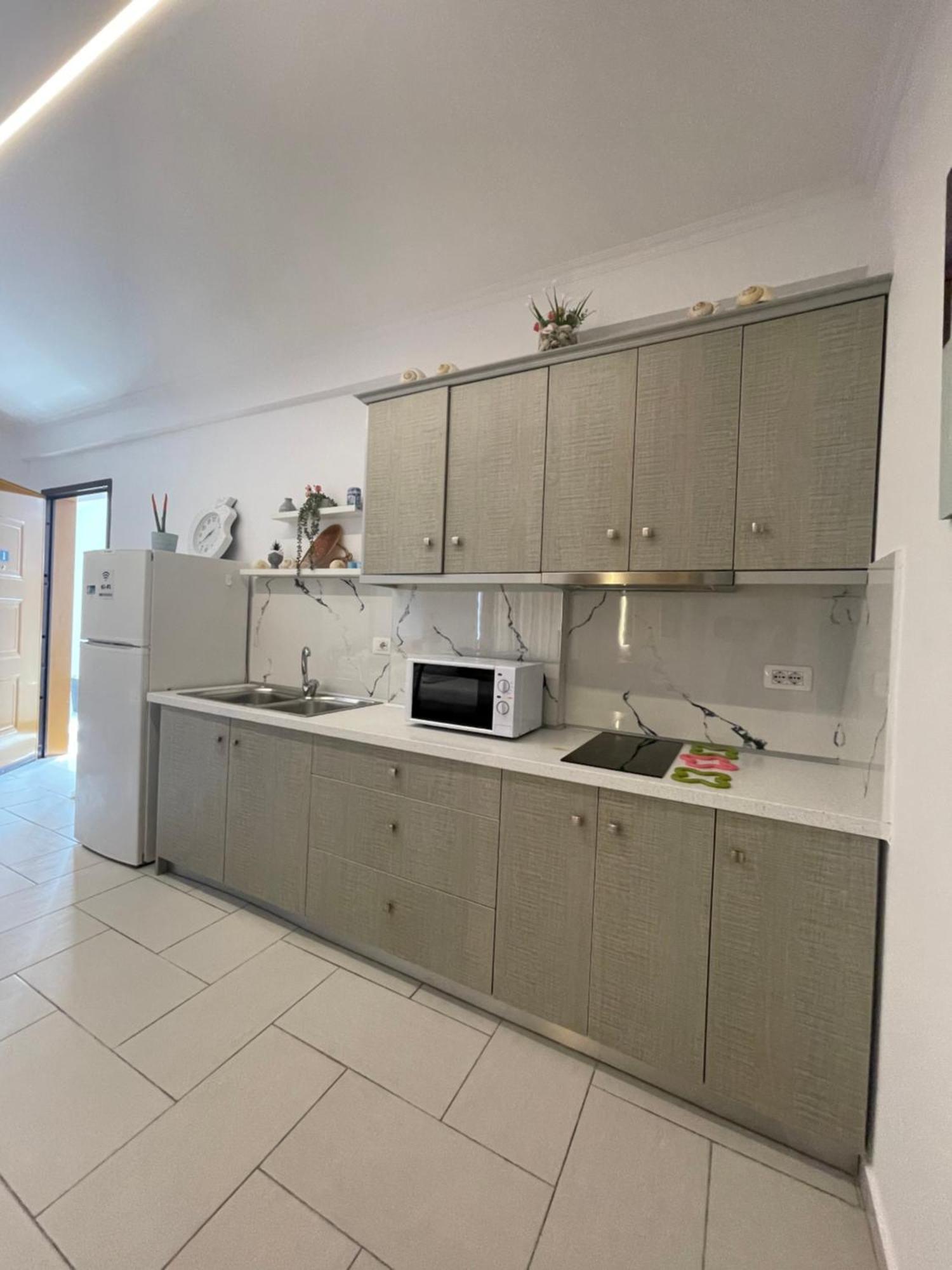 George Apartments Himare Exterior photo