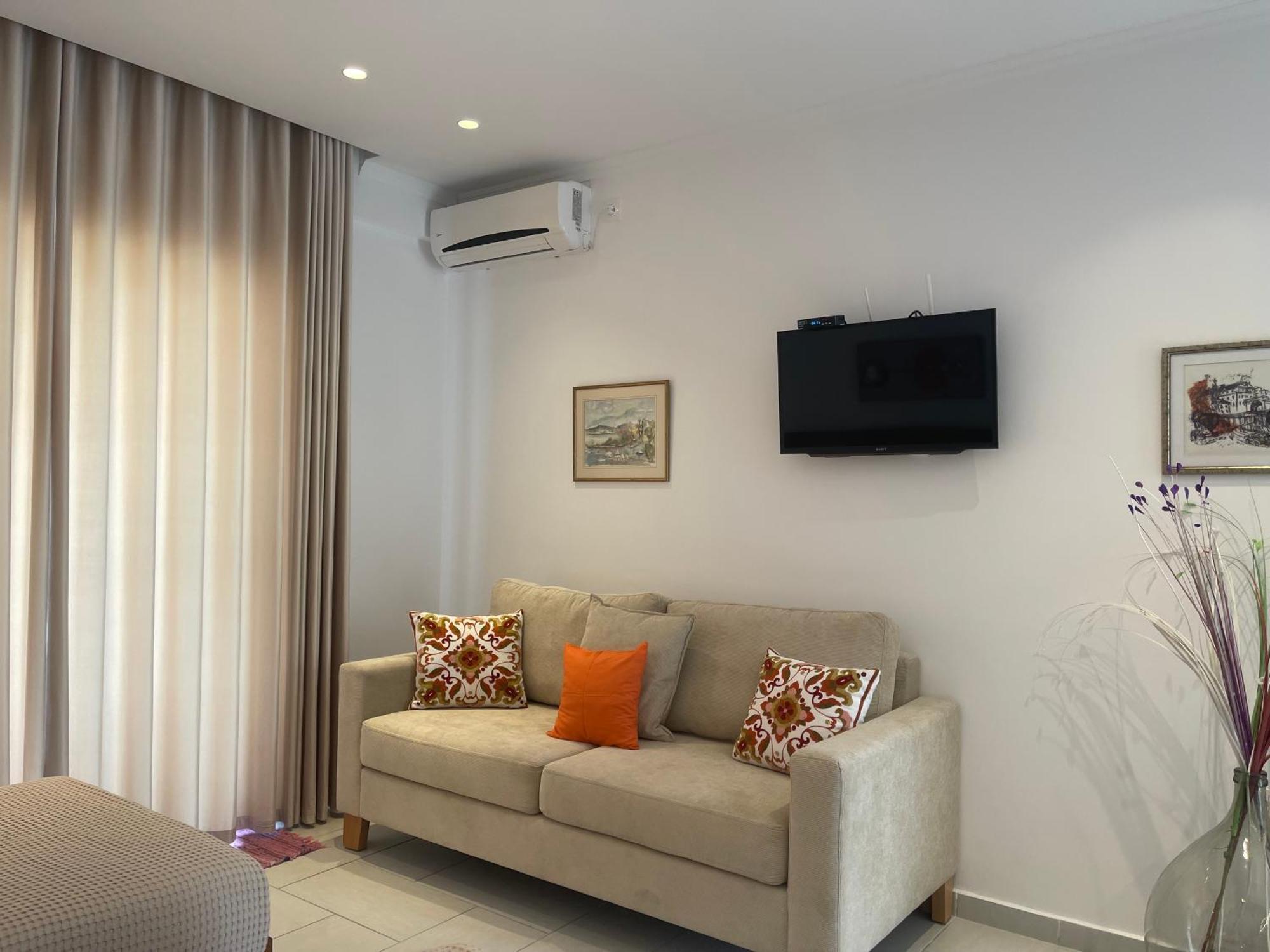 George Apartments Himare Exterior photo
