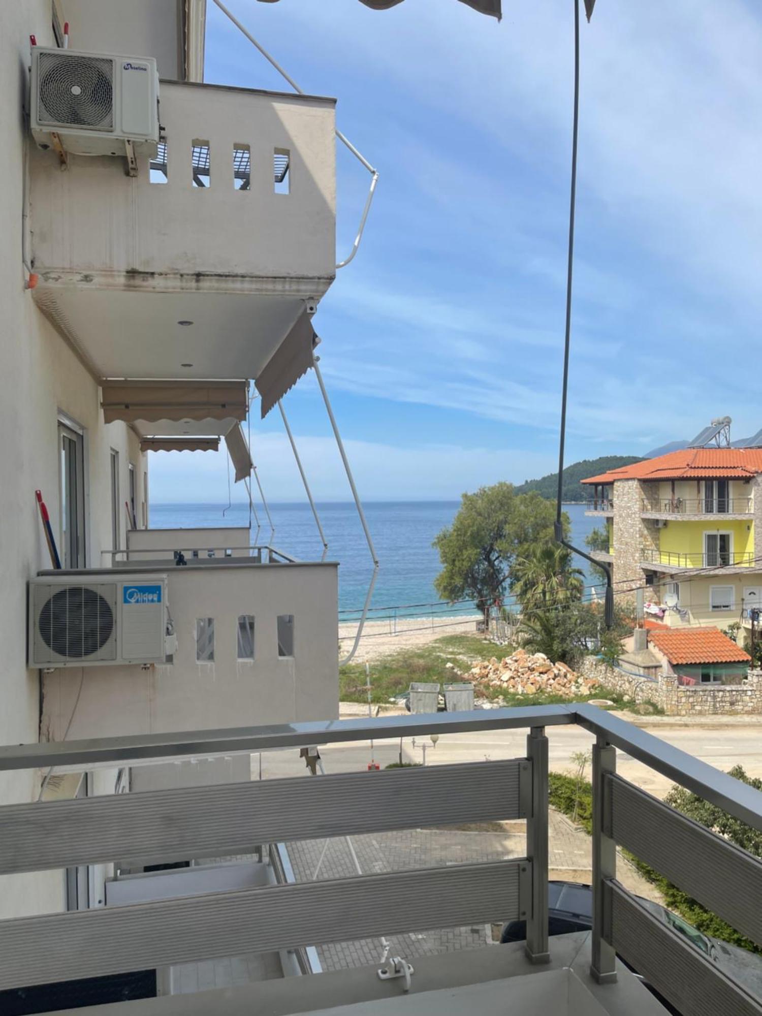 George Apartments Himare Exterior photo